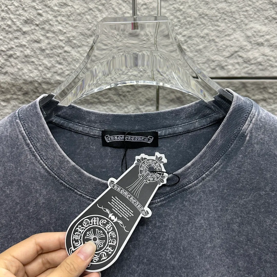 🅿️180 CH* Crow Heart* 2025 spring and summer new style Snowflake distressed washed retro round neck short sleeves Chest and front logo Cross horseshoe print Customized fabric Short-sleeved T-shirt Unisex Size: S M L XL XXL Color: Snowflake Black Snowflake Gray Snowflake Pink Snowflake Blue